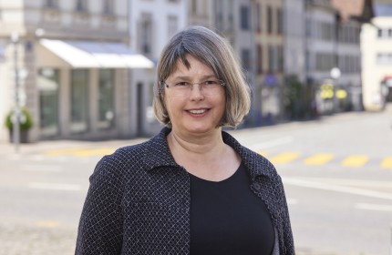 Portrait Foto von Monika Imboden, Vorstandsmitglied von benevol Aargau, Fachstelle f&uuml;r Freiwilligenarbeit